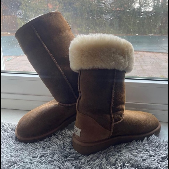 UGG Boots - Picture 2 of 2